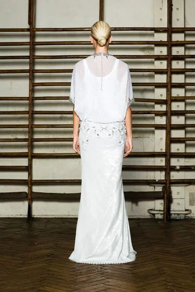 Look 18